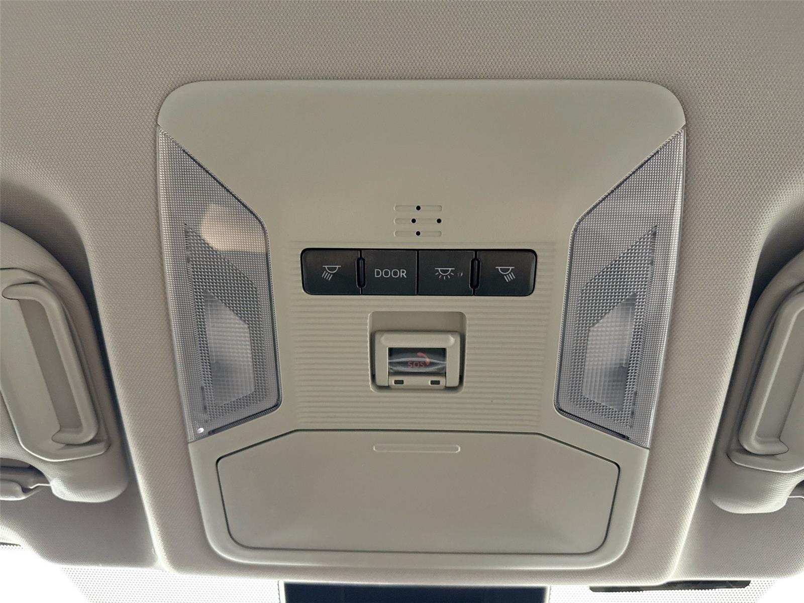 2025 Toyota RAV4 Hybrid XLE photo 39