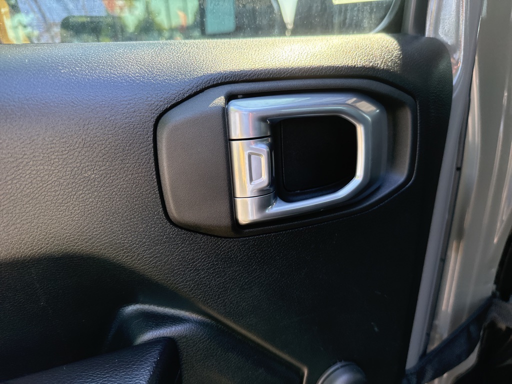 2021 Jeep Gladiator Sport photo 14