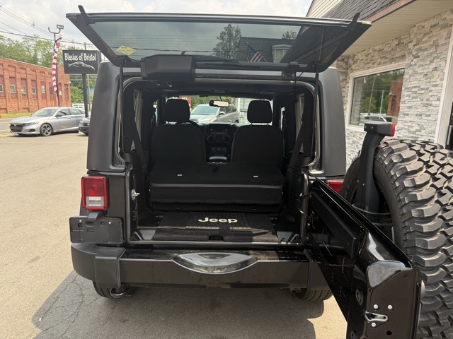 2017 Jeep Wrangler Willys Wheeler photo 11