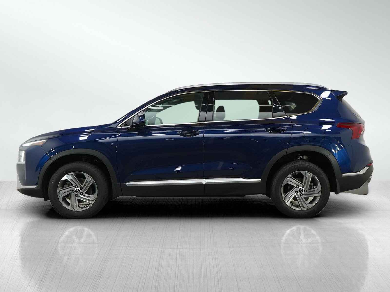Used 2022 Hyundai Santa Fe SEL with VIN 5NMS2DAJ9NH379279 for sale in Burnsville, Minnesota