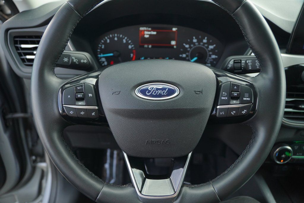2022 Ford Escape SEL photo 12
