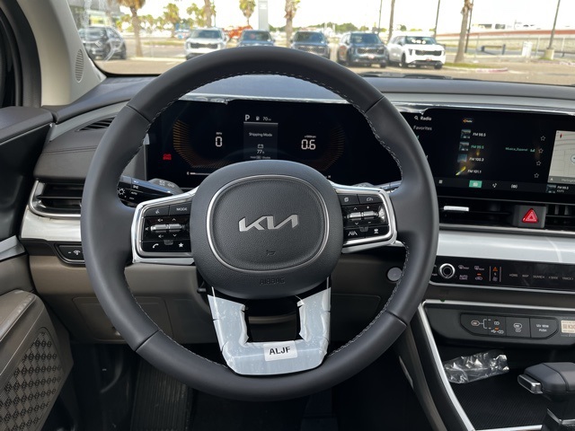 2026 Kia Carnival LXS photo 8