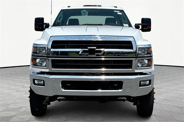 2025 Chevrolet Silverado 6500HD Work Truck photo 2