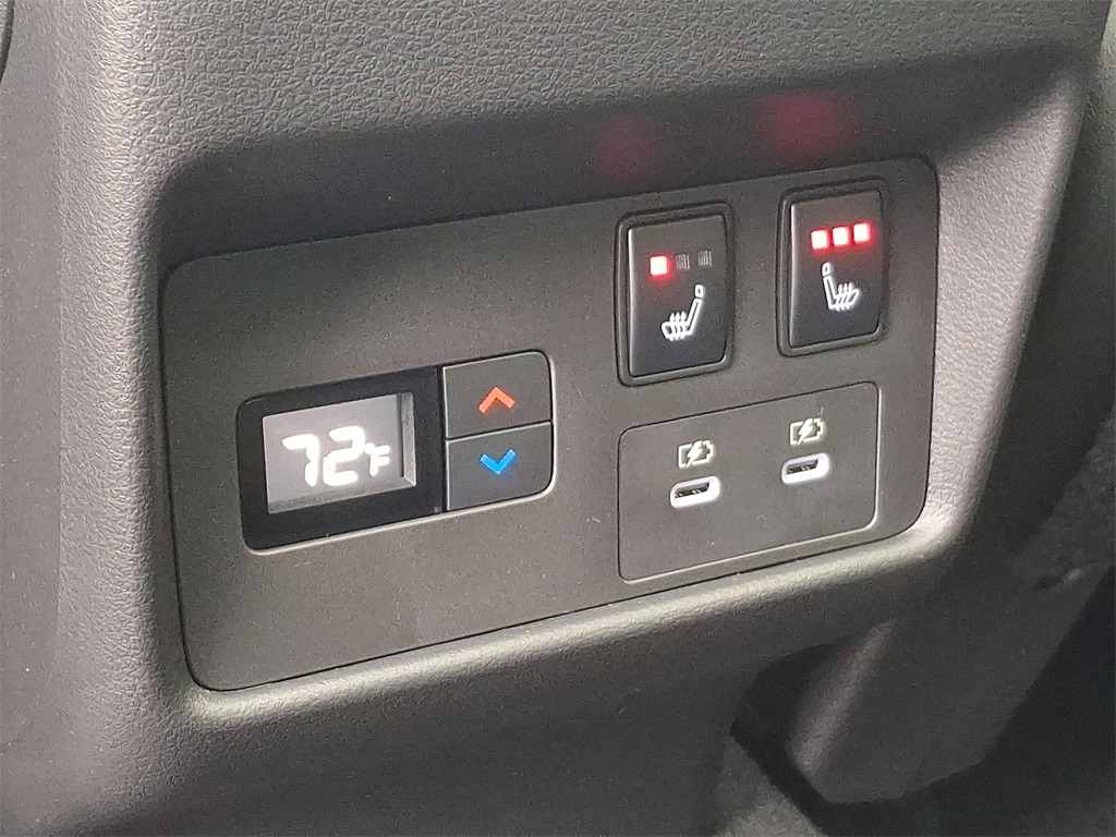 2026 Nissan Rogue Platinum photo 3