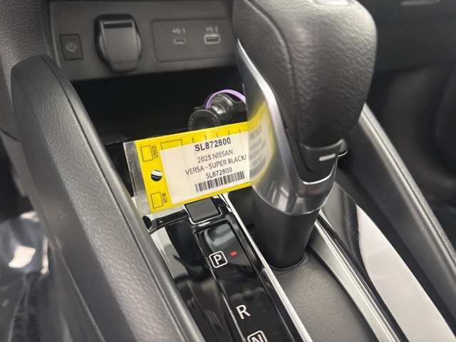 2025 Nissan Versa 1.6 SR photo 27