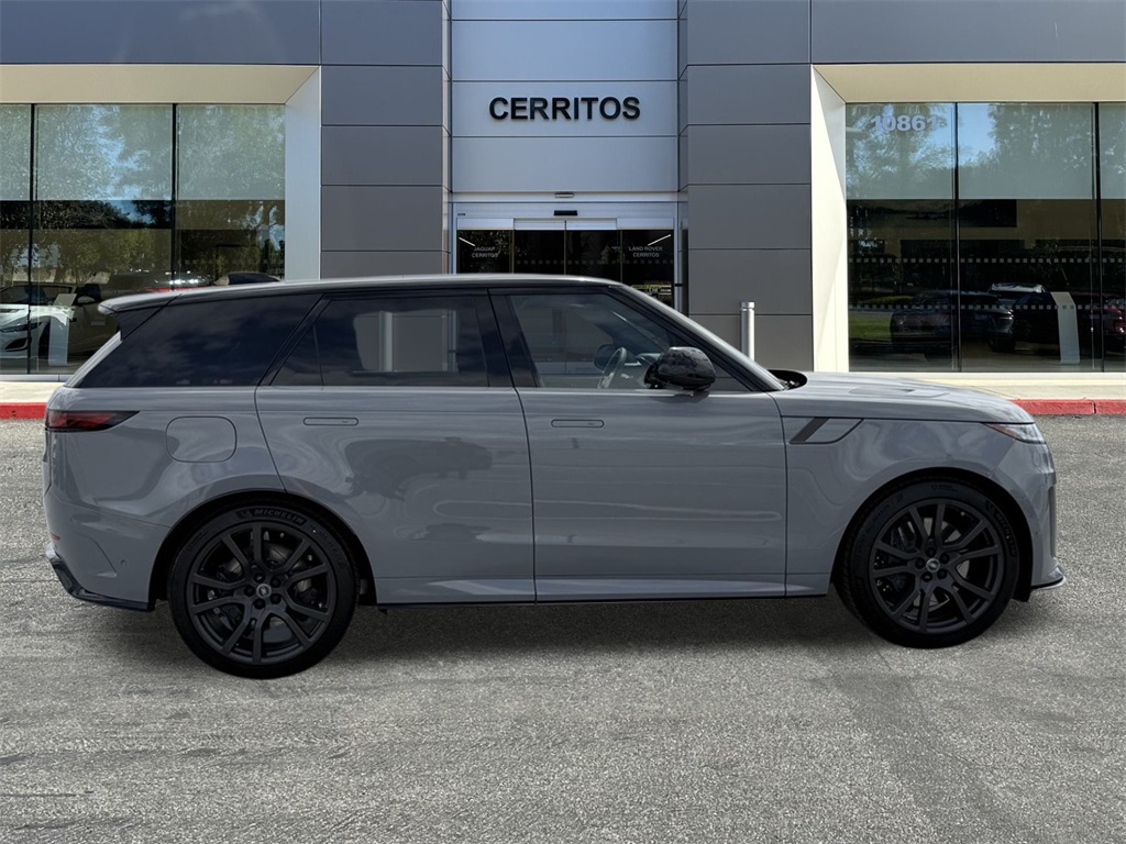 2025 Land Rover Range Rover Sport photo 4
