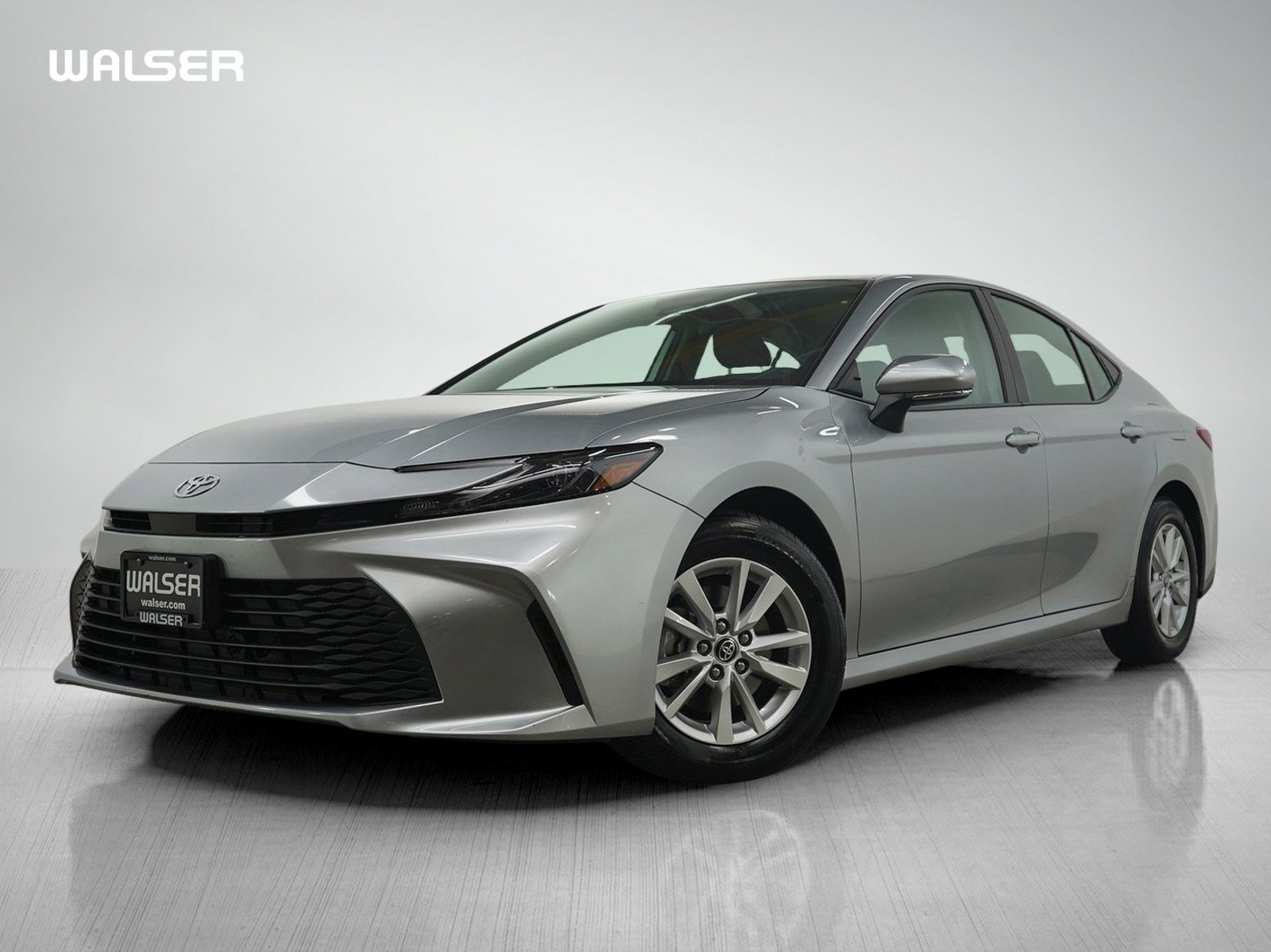 2025 Toyota Camry LE's photo