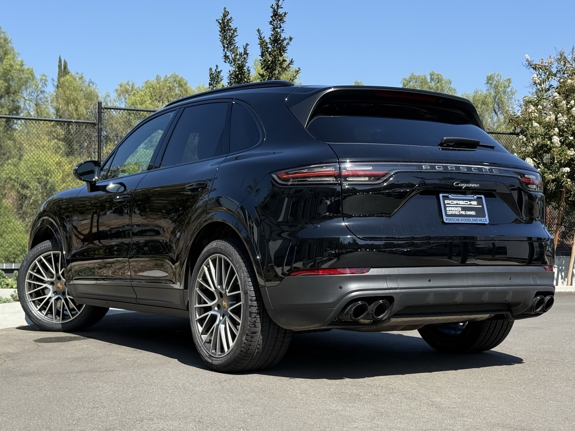 2023 Porsche Cayenne Platinum Edition photo 2