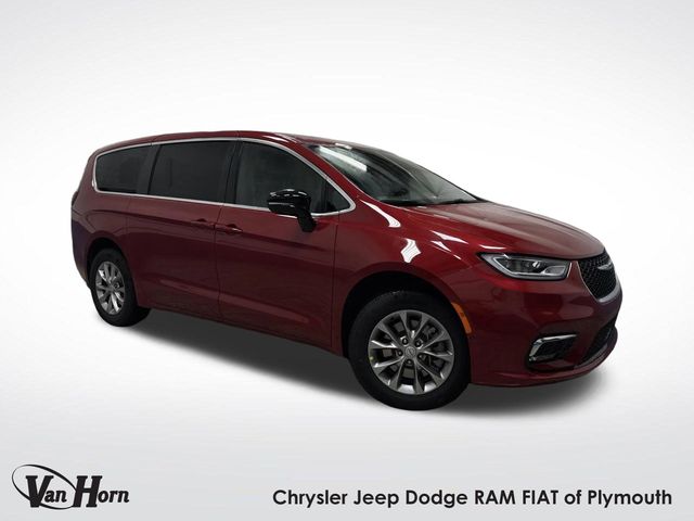 2026 Chrysler Pacifica Limited's photo