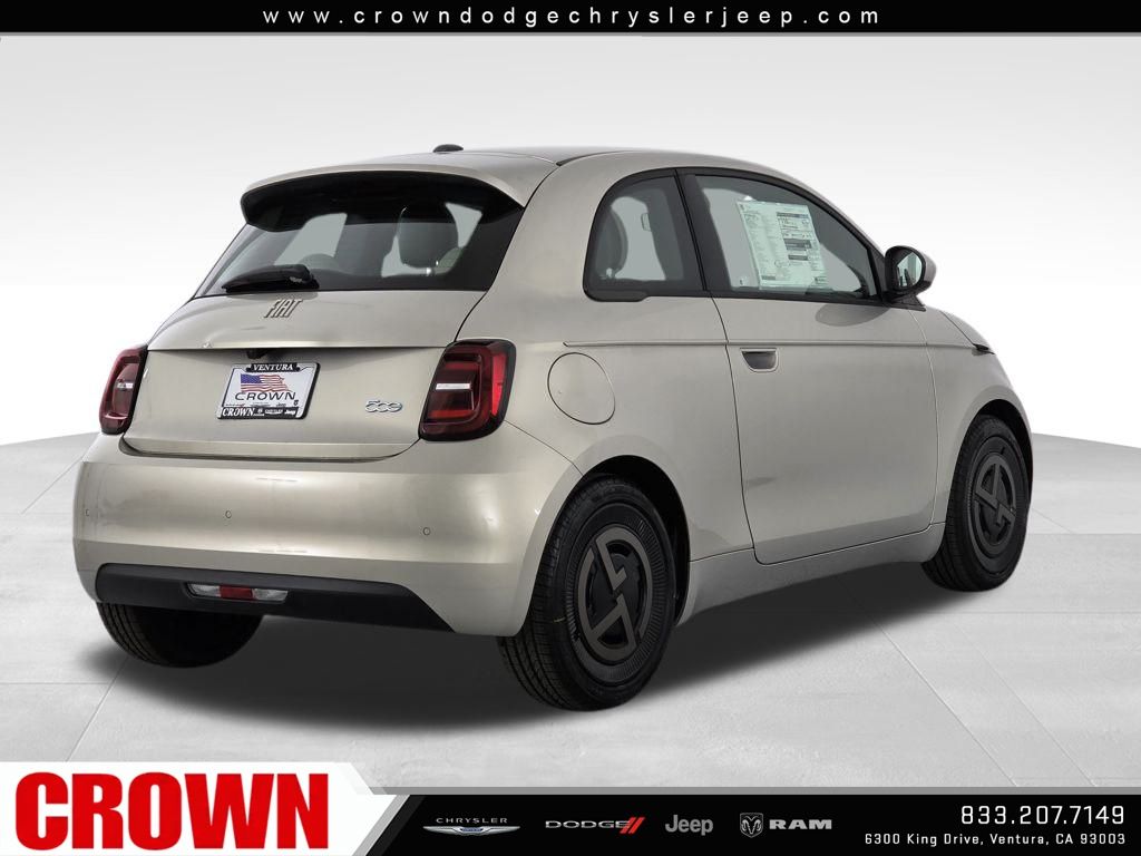 2025 Fiat 500e La Prima photo 3