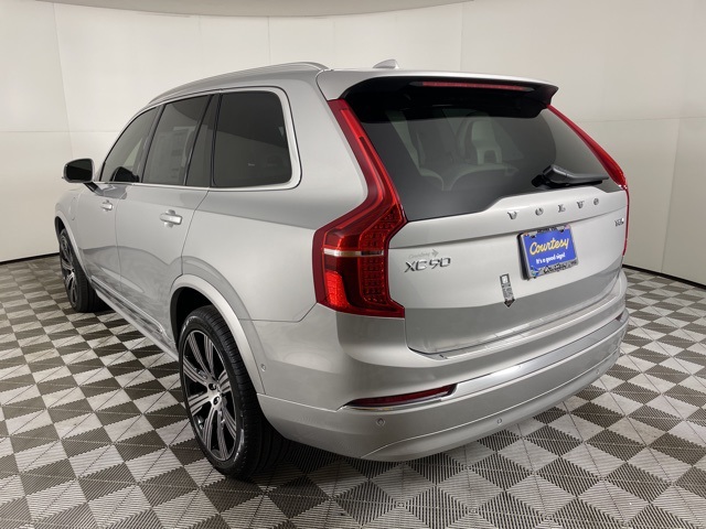 2025 Volvo XC90 T8 AWD Plus photo 4