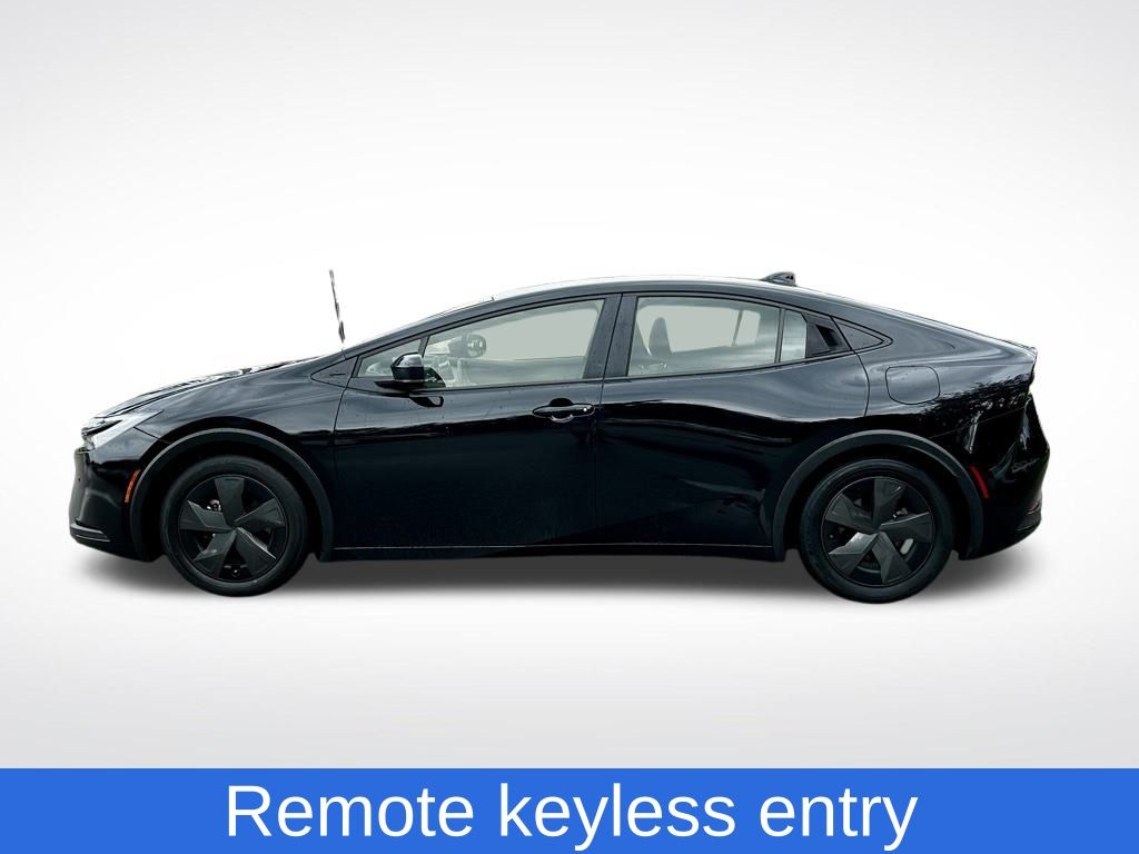 2024 Toyota Prius LE photo 3