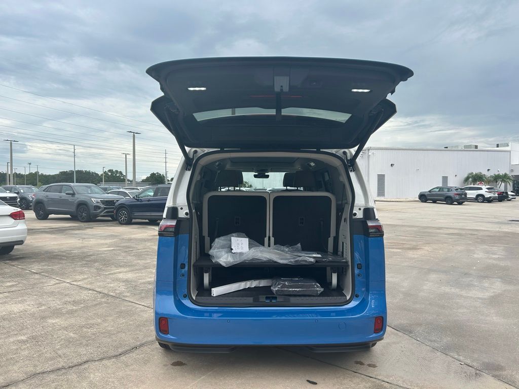 2025 Volkswagen ID. Buzz Pro Plus photo 31
