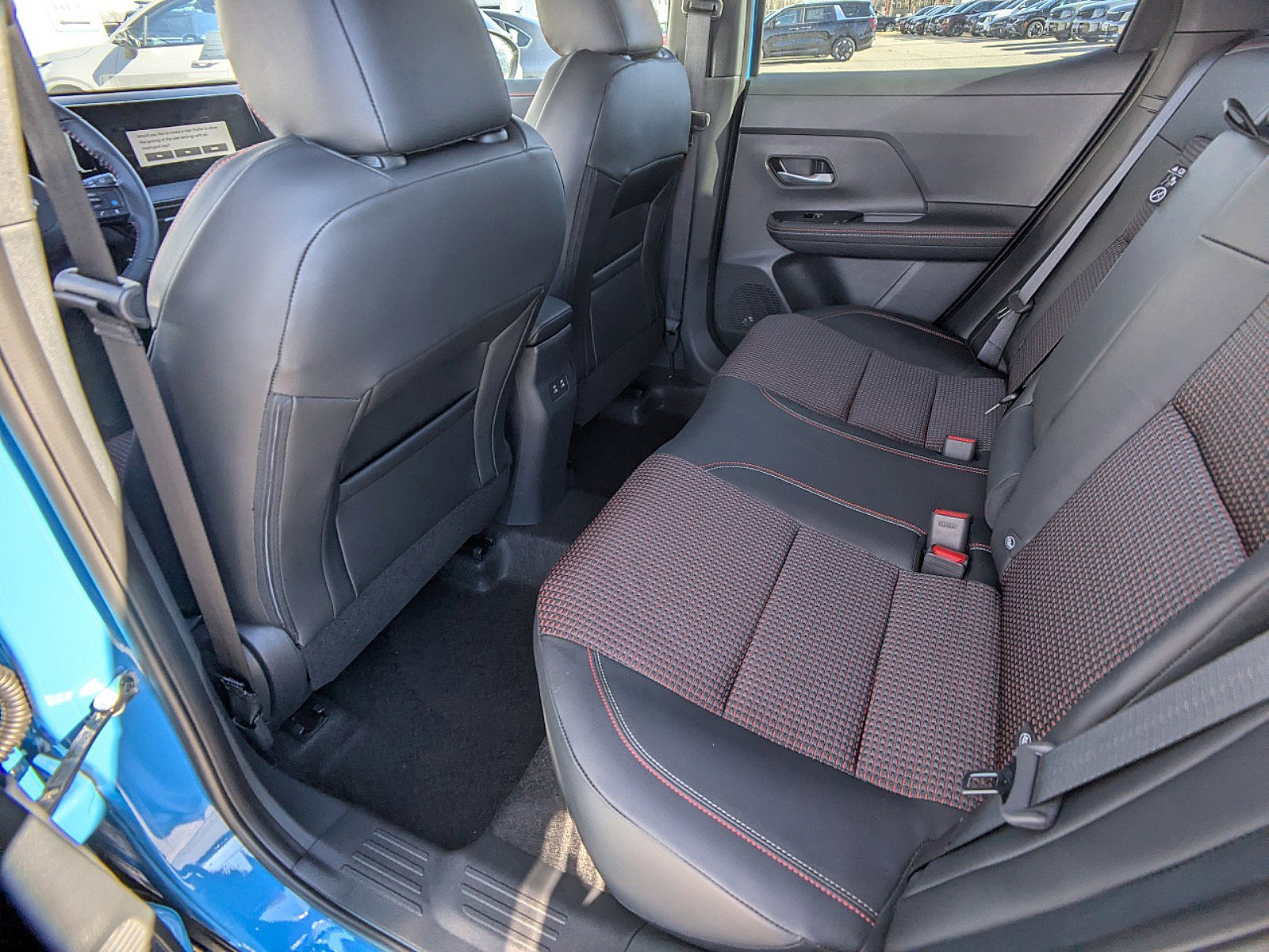 2025 Nissan Kicks SR photo 3