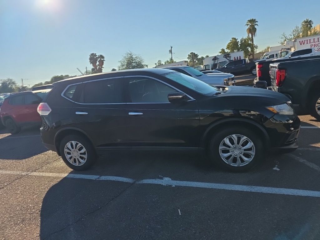 2015 Nissan Rogue S photo 2