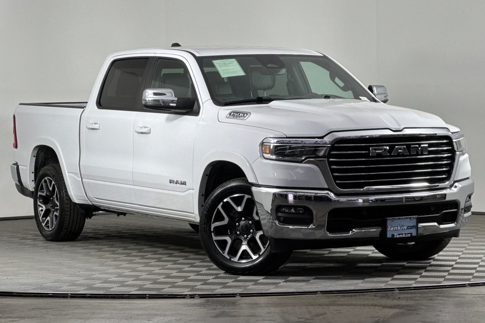2025 Ram 1500 Laramie photo 2