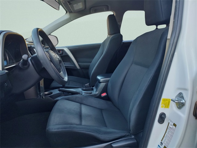 2014 Toyota RAV4 LE photo 24