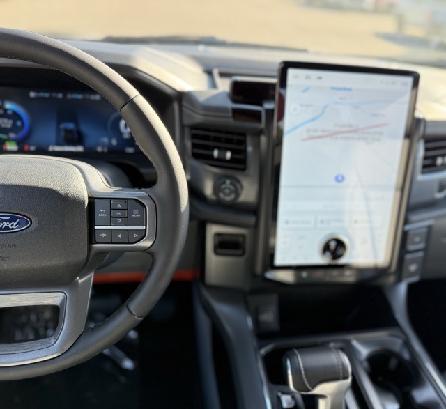2025 Ford F-150 Lightning photo 18