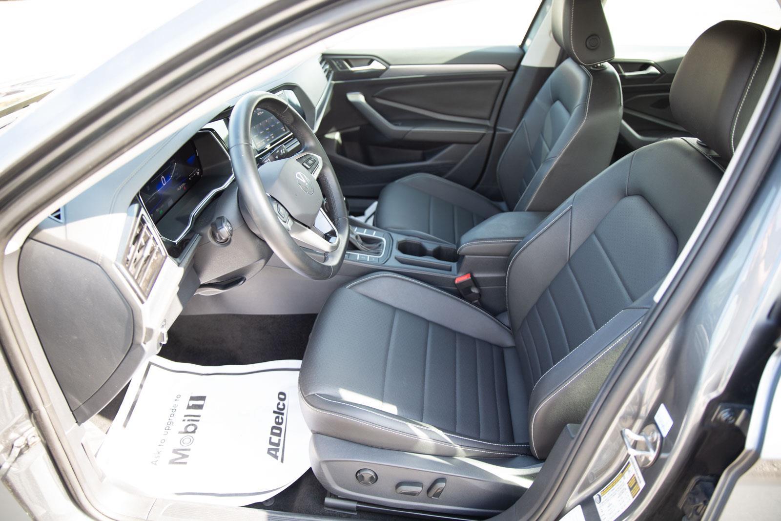 2024 Volkswagen Jetta SE photo 19