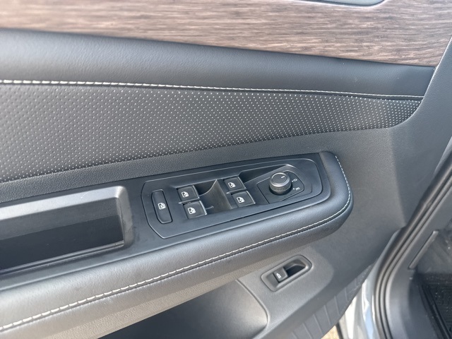 2025 Volkswagen Atlas SEL photo 27