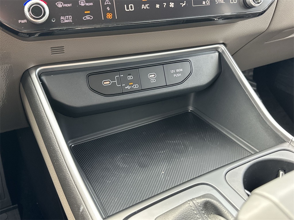 2025 Kia Carnival LXS photo 25