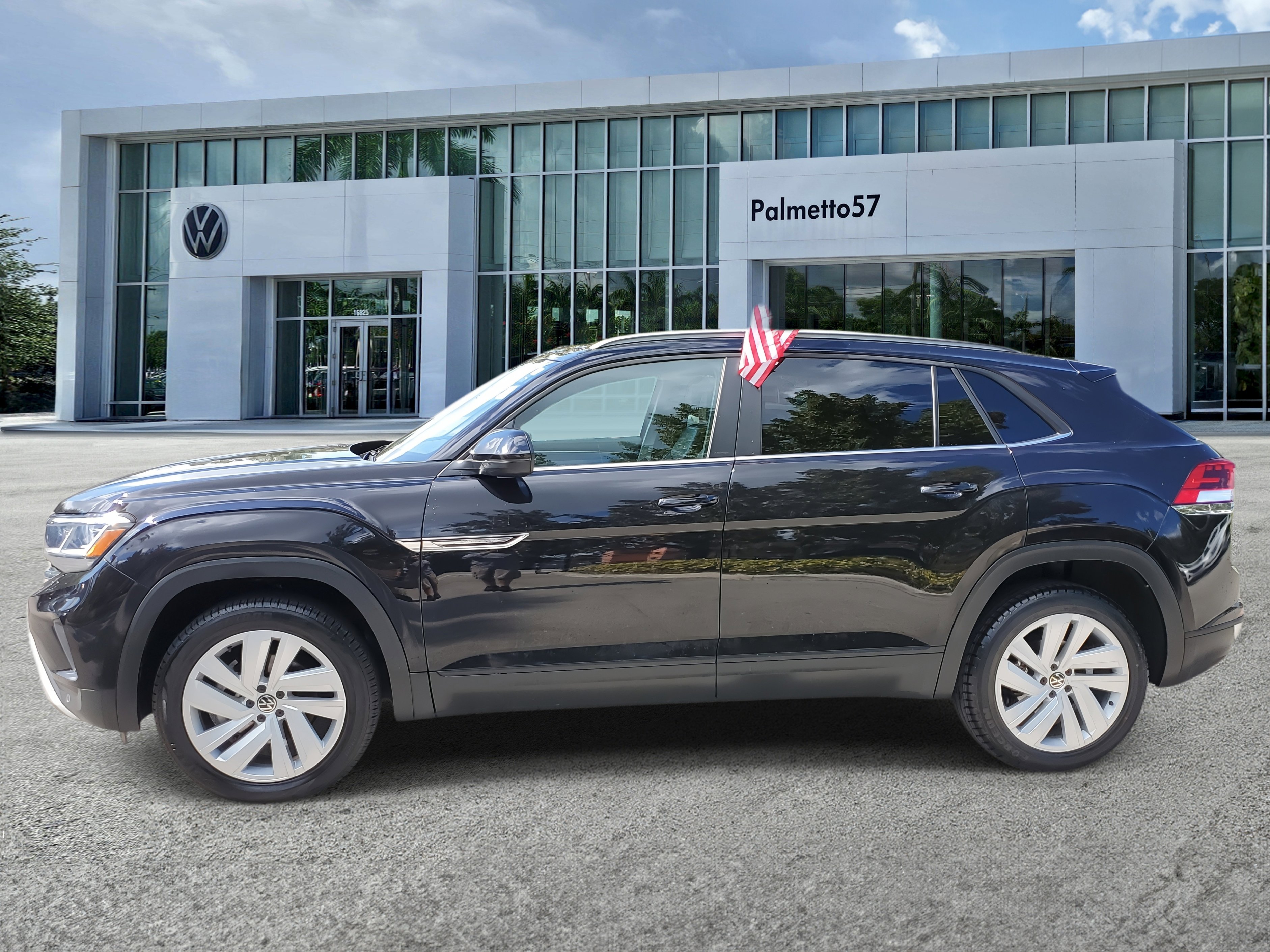 2021 Volkswagen Atlas Cross Sport V6 SE Technology photo 3