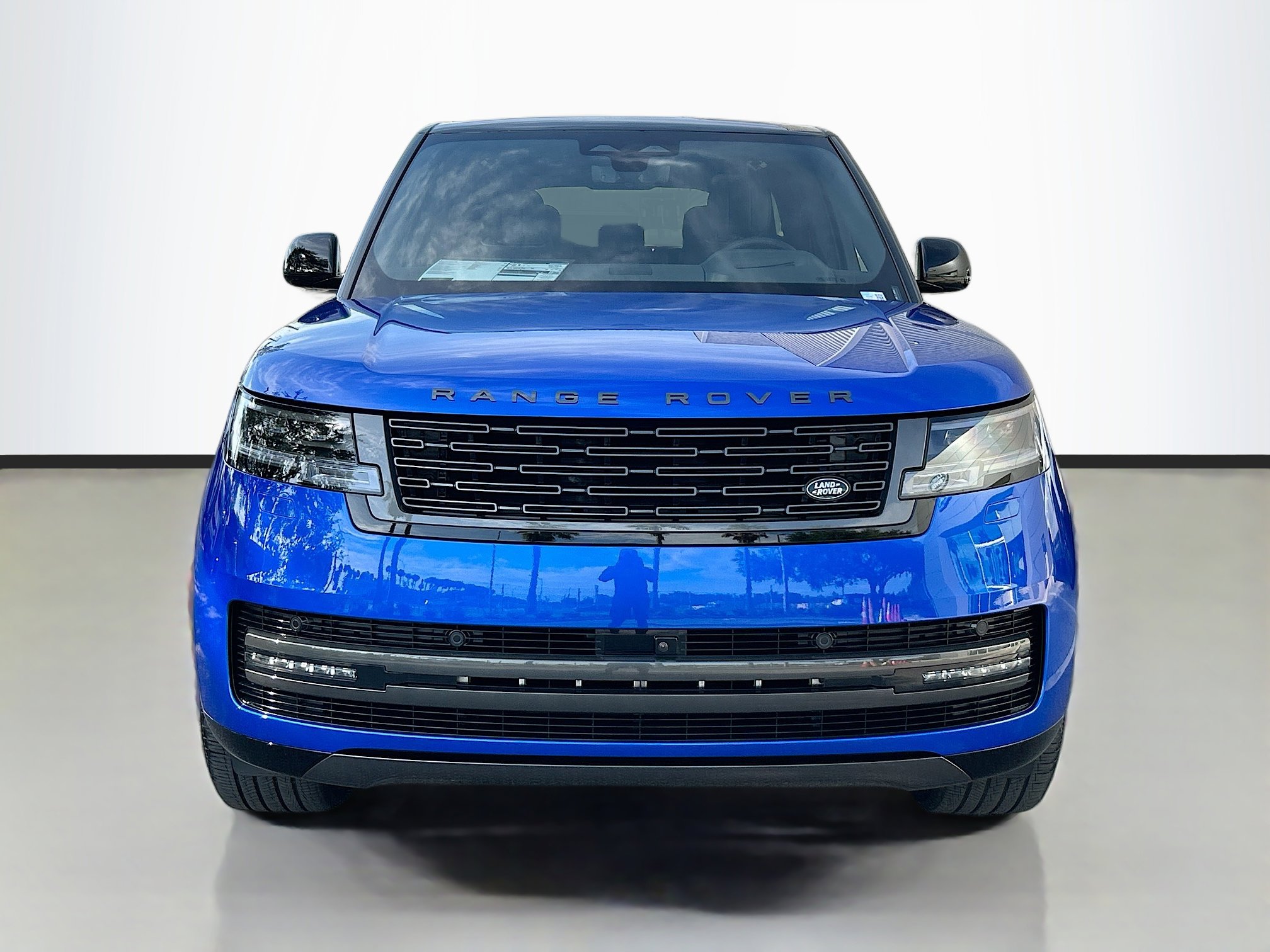 2025 Land Rover Range Rover SE photo 2