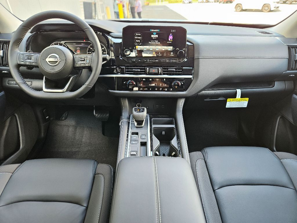 2025 Nissan Pathfinder SL photo 9