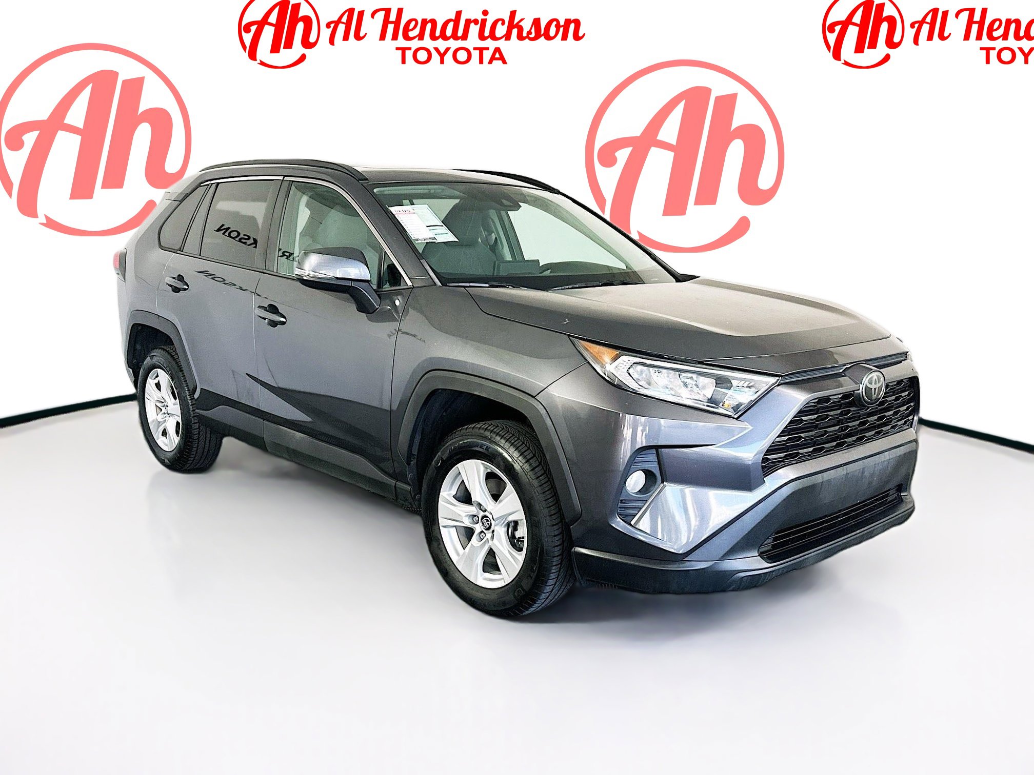 2021 Toyota RAV4 XLE's photo
