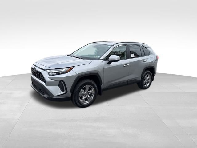 2025 Toyota RAV4 XLE's photo