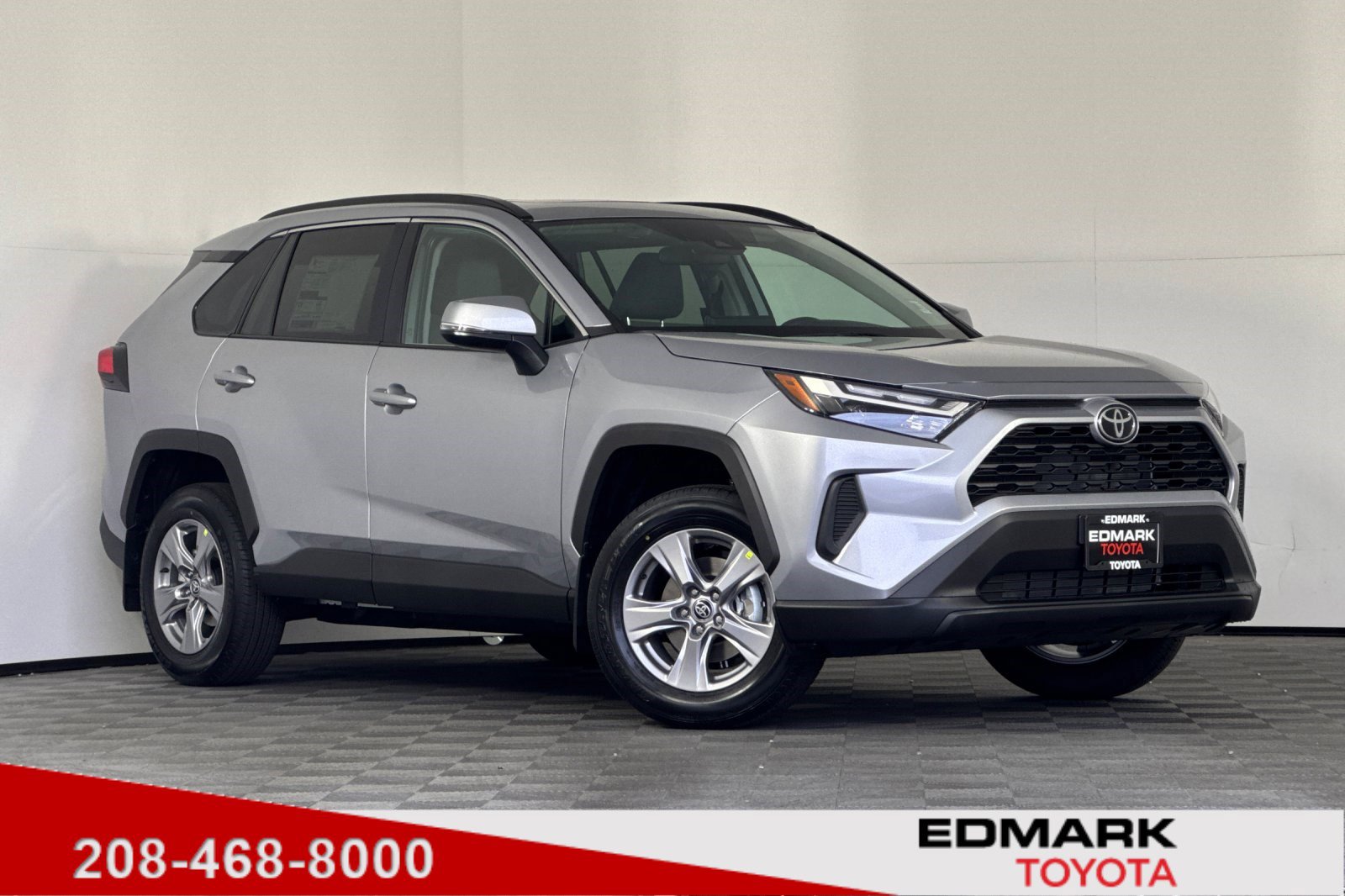 2025 Toyota RAV4 XLE's photo