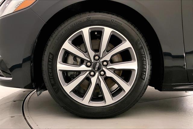 2017 Lincoln Continental Premiere photo 8