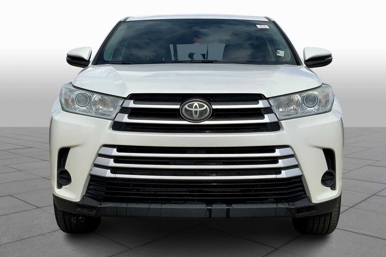2019 Toyota Highlander LE Plus photo 2