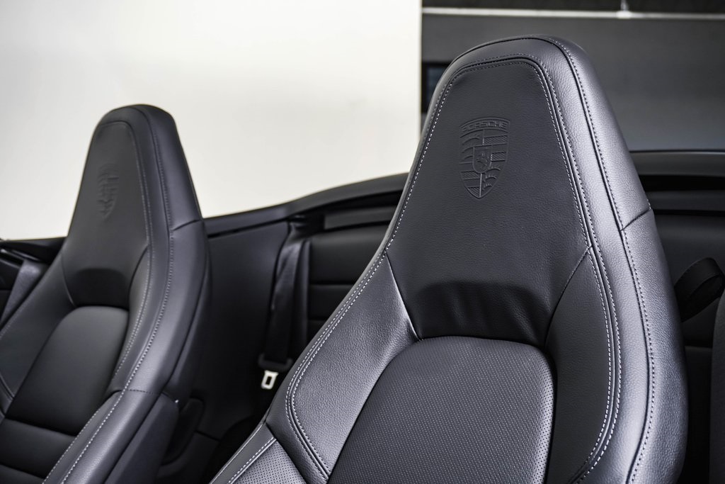 2025 Porsche 911 photo 21