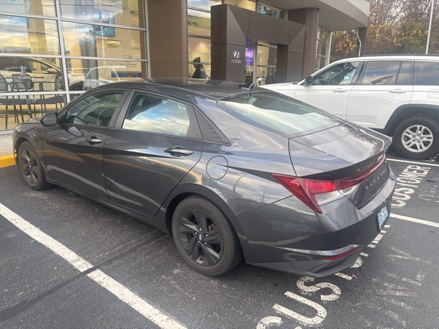 2021 Hyundai Elantra SEL Convenience photo 4