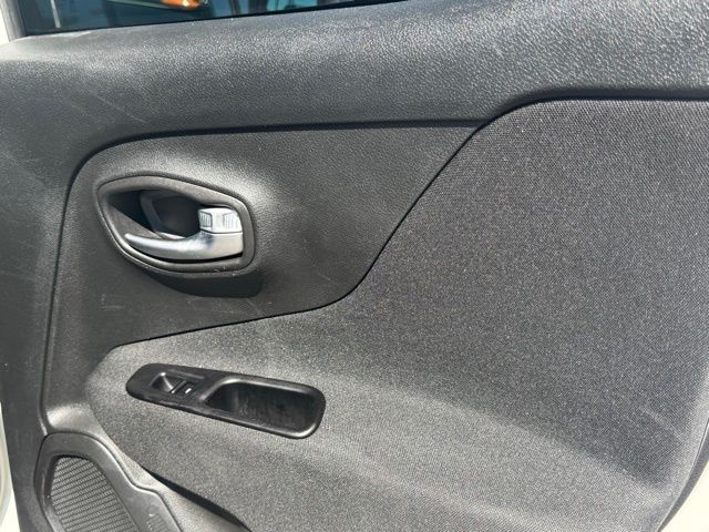 2021 Jeep Renegade Latitude photo 17