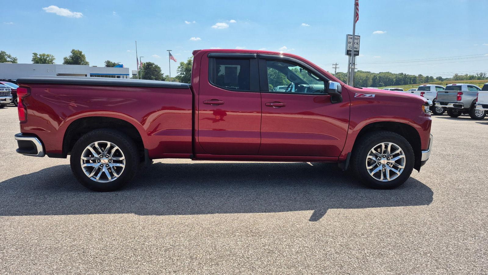 2020 Chevrolet Silverado 1500 LT photo 4