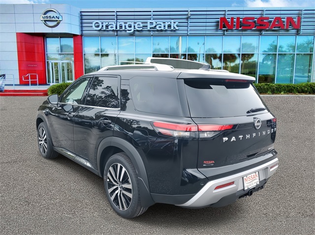2025 Nissan Pathfinder Platinum photo 3