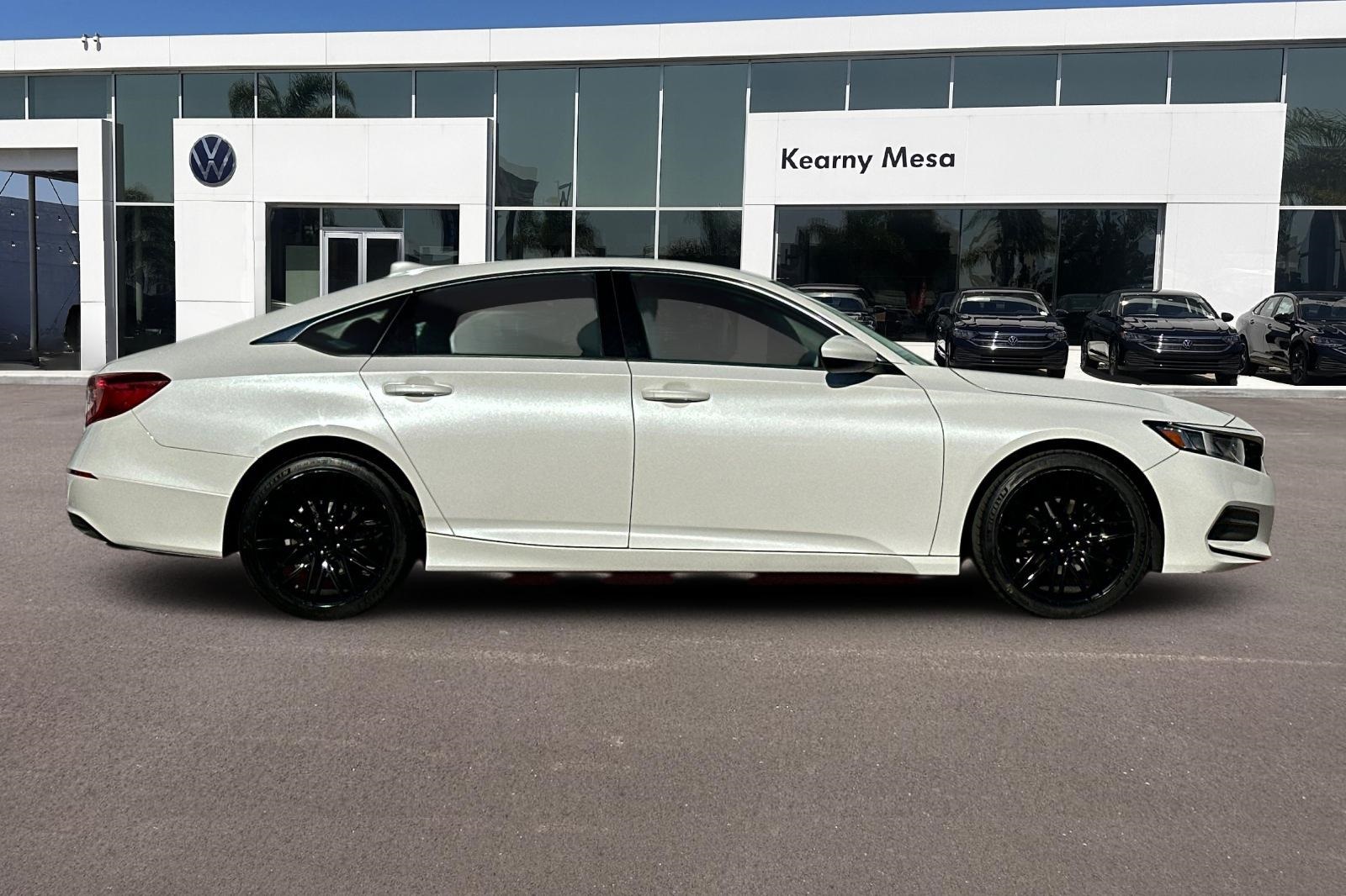 2018 Honda Accord LX photo 3