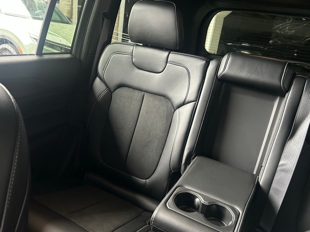 2025 Jeep Grand Cherokee Laredo Altitude photo 7