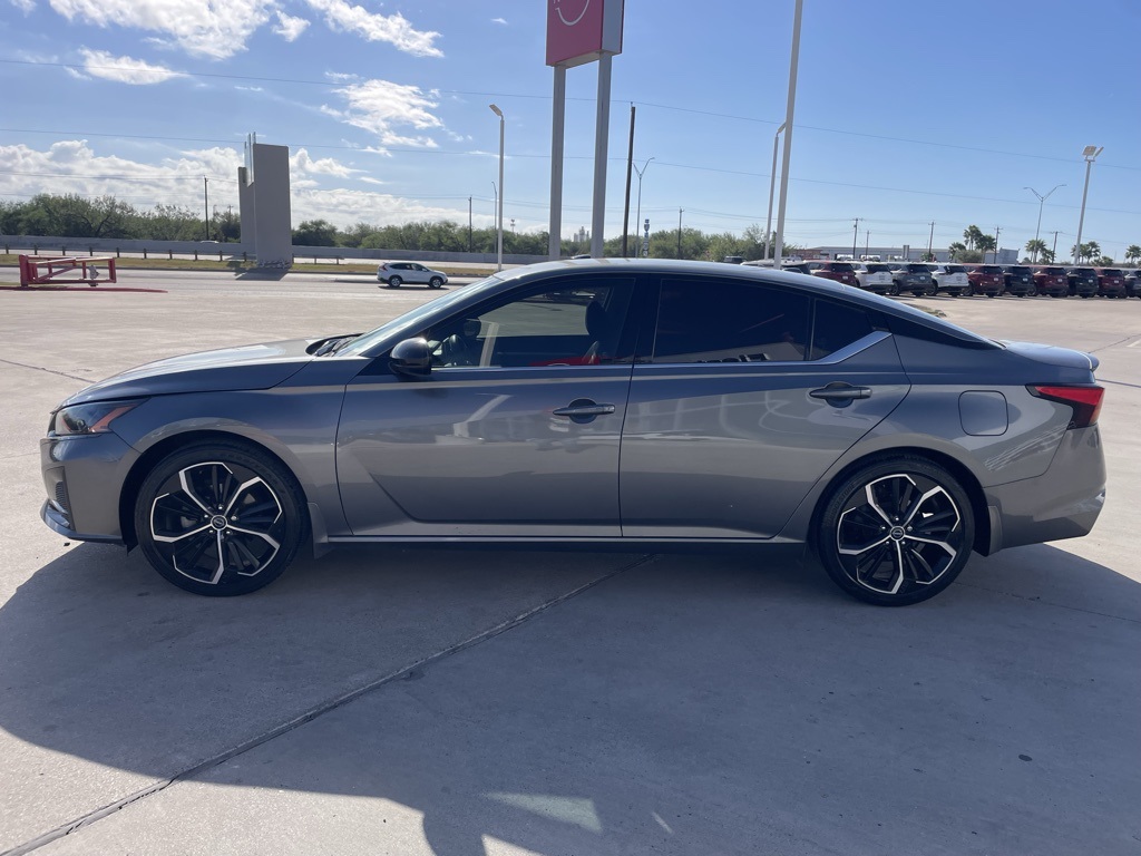 2023 Nissan Altima 2.5 SR photo 2