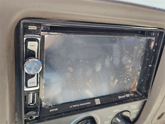 1998 Ford F-150 Lariat photo 17