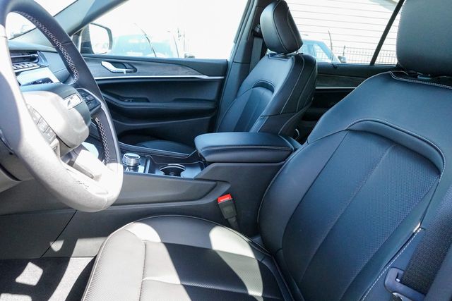 2025 Jeep Grand Cherokee Limited photo 11