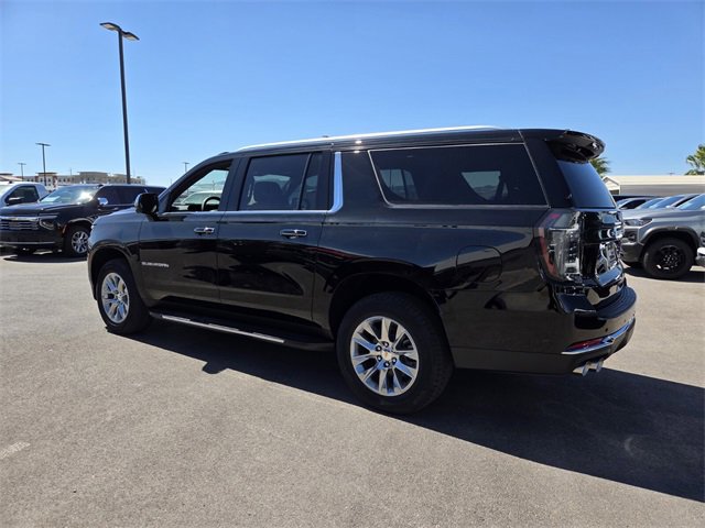 2025 Chevrolet Suburban Premier photo 3