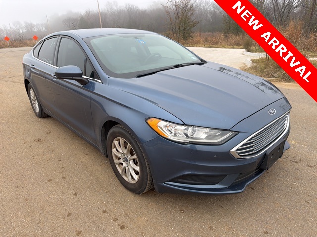 2018 Ford Fusion S's photo