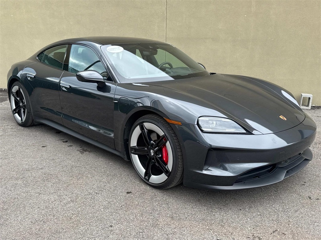 2025 Porsche Taycan 4S photo 10