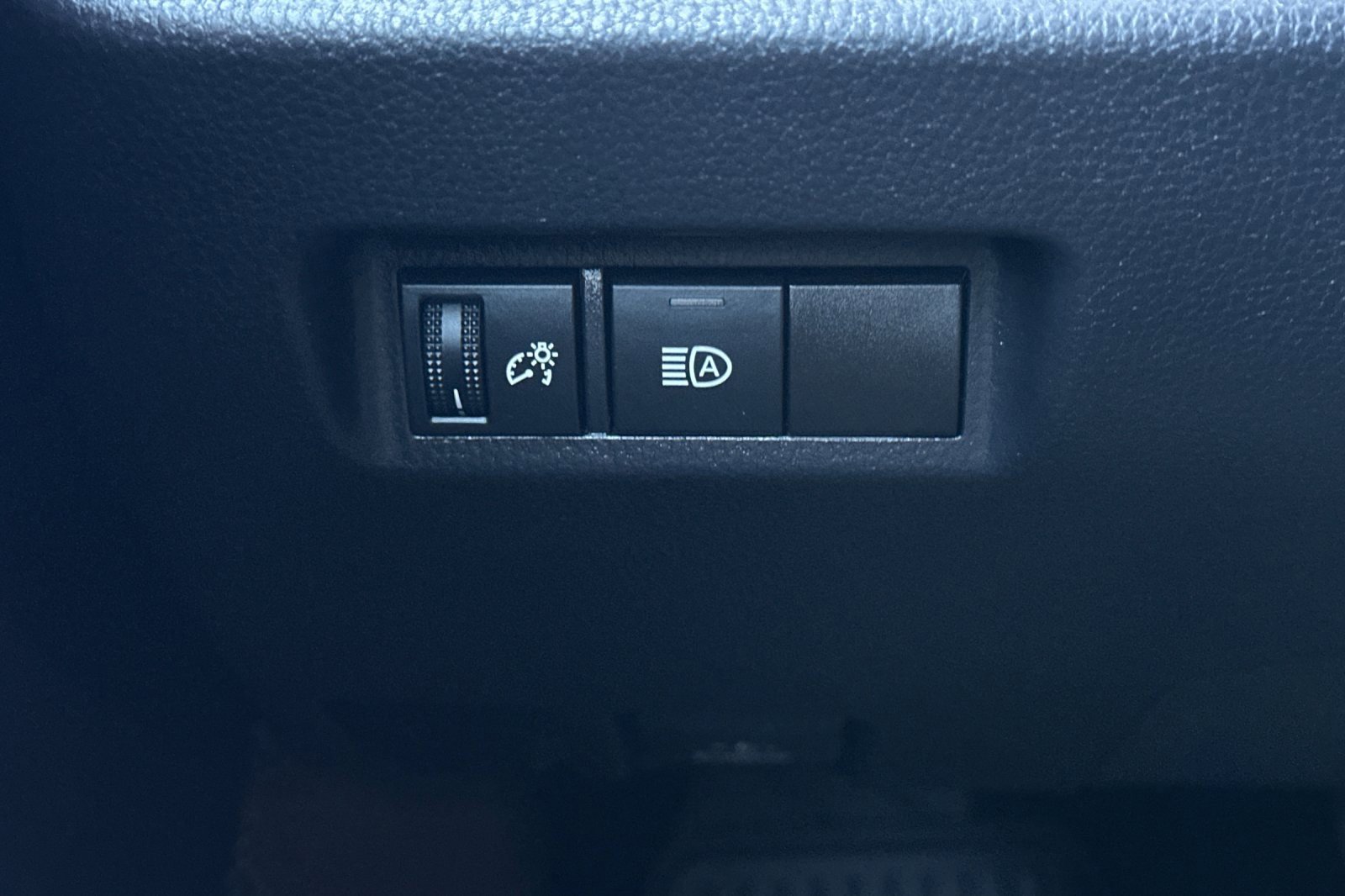 2022 Toyota RAV4 LE photo 32