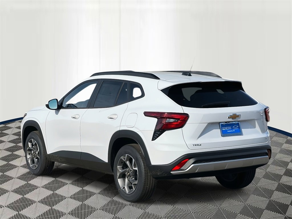 2025 Chevrolet Trax LT photo 3