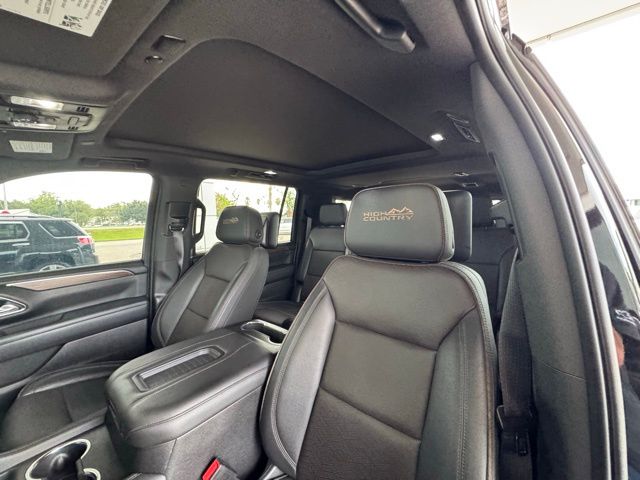 2021 Chevrolet Suburban High Country photo 13