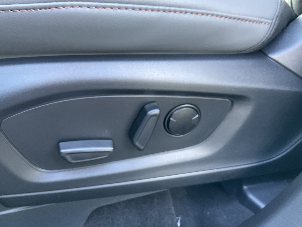 2025 Ford Explorer photo 20